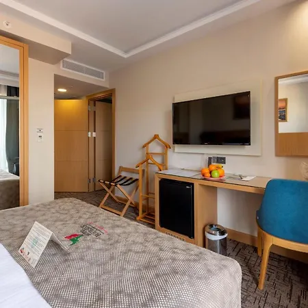 Hotell Boursier 2 & 4*